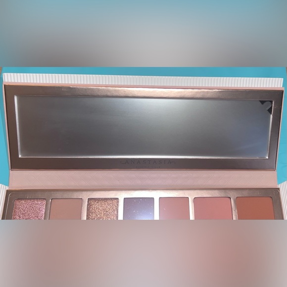 Anastasia Beverly Hills Primrose All In One Face & Eye Shadow Palette. Contour - Picture 6 of 8